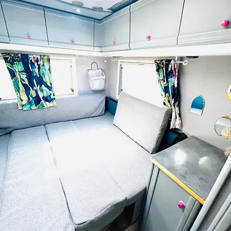 Anetka's Camper キャンプ場 カルプ