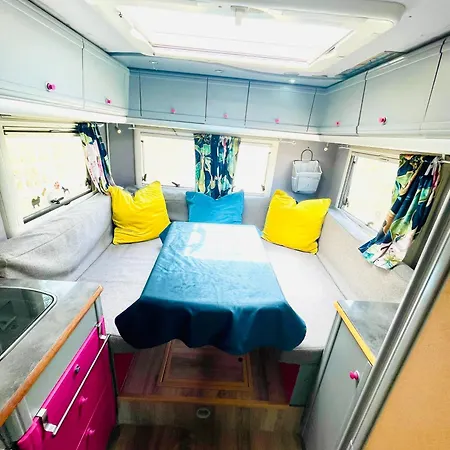 キャンプ場 Anetka's Camper カルプ